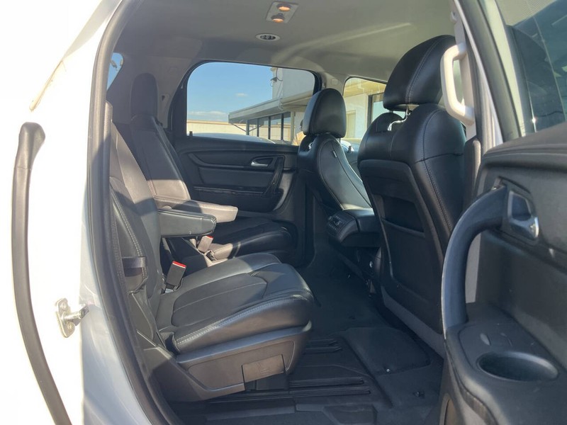 GMC Acadia Limited Vehicle Image 11