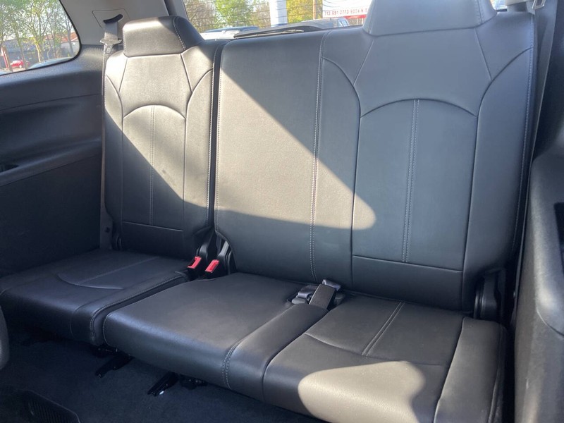 GMC Acadia Limited Vehicle Image 12