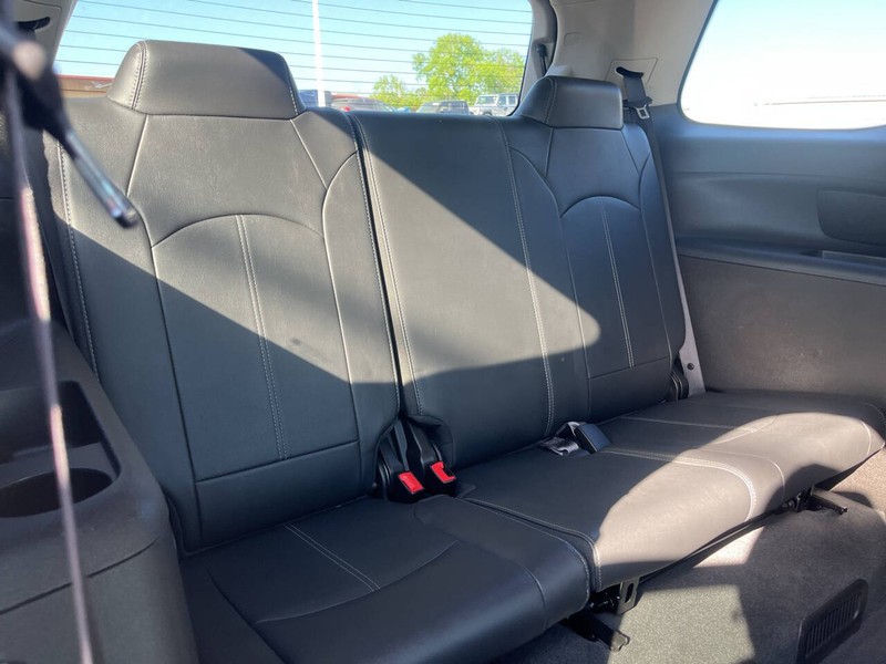 GMC Acadia Limited Vehicle Image 13