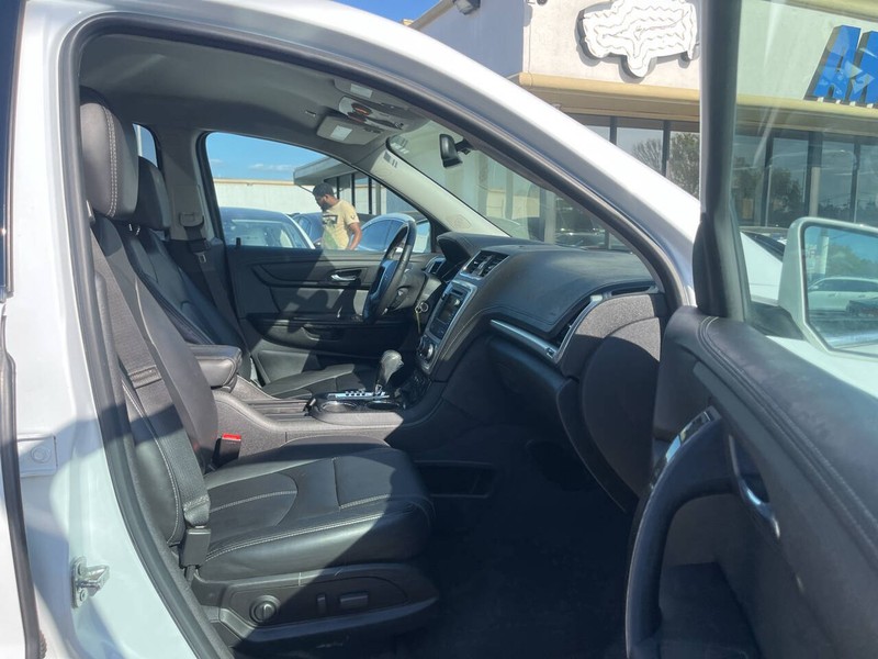 GMC Acadia Limited Vehicle Image 15