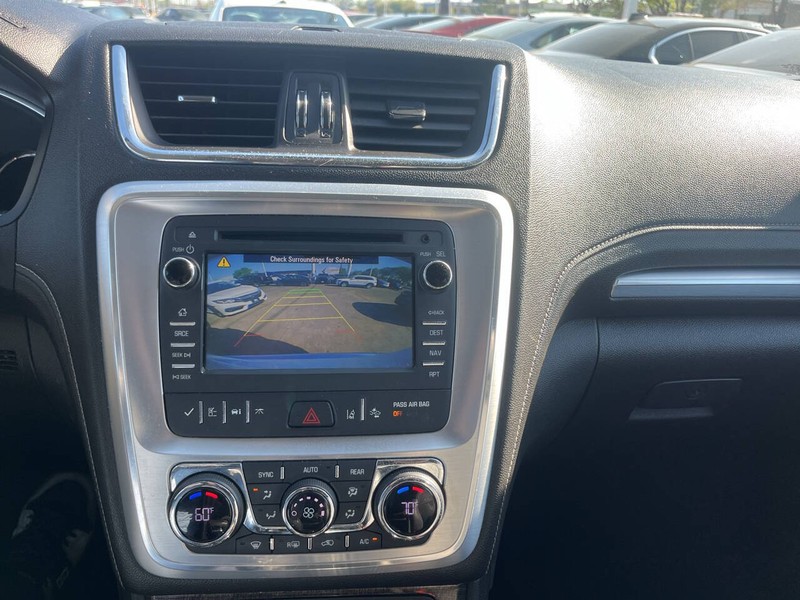 GMC Acadia Limited Vehicle Image 16