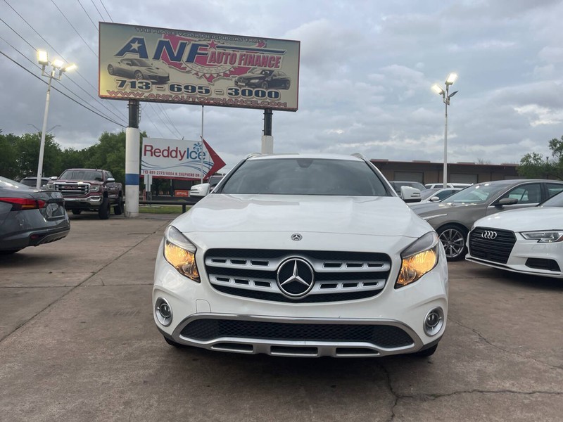 Mercedes-Benz GLA Vehicle Image 02