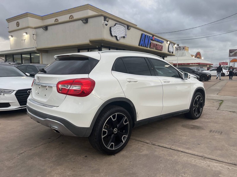 Mercedes-Benz GLA Vehicle Image 05