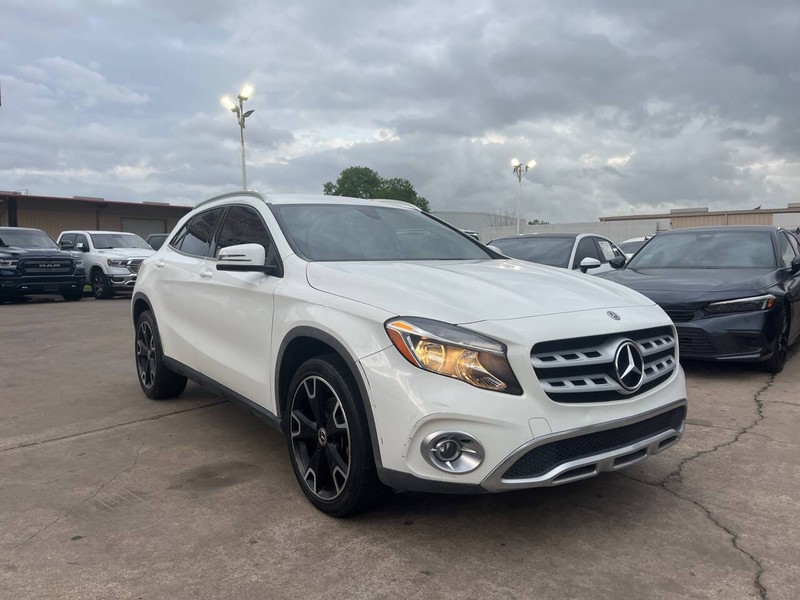 Mercedes-Benz GLA Vehicle Image 06