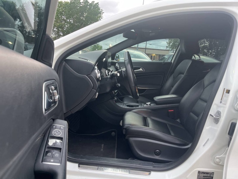 Mercedes-Benz GLA Vehicle Image 07