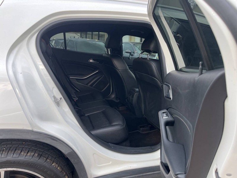 Mercedes-Benz GLA Vehicle Image 10