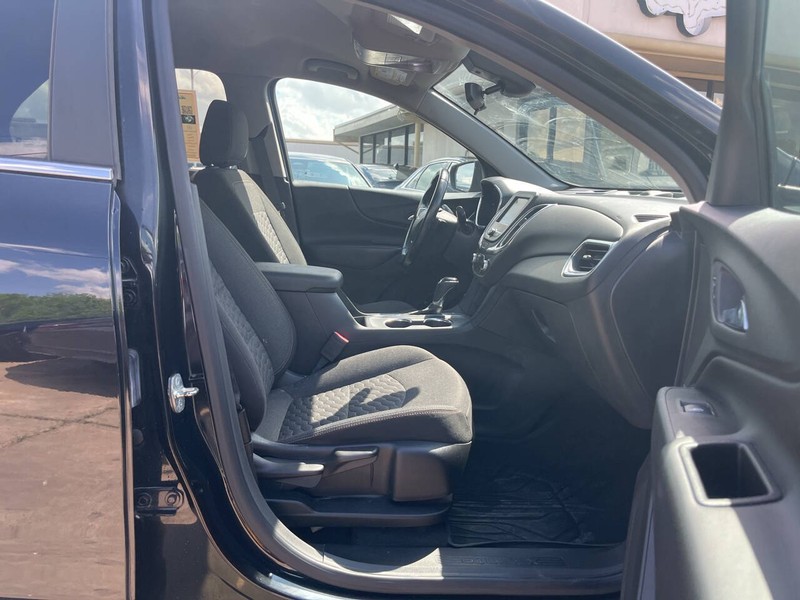 Chevrolet Equinox Vehicle Image 12