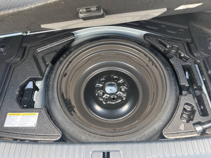 Lexus IS 300 Vehicle Image 09