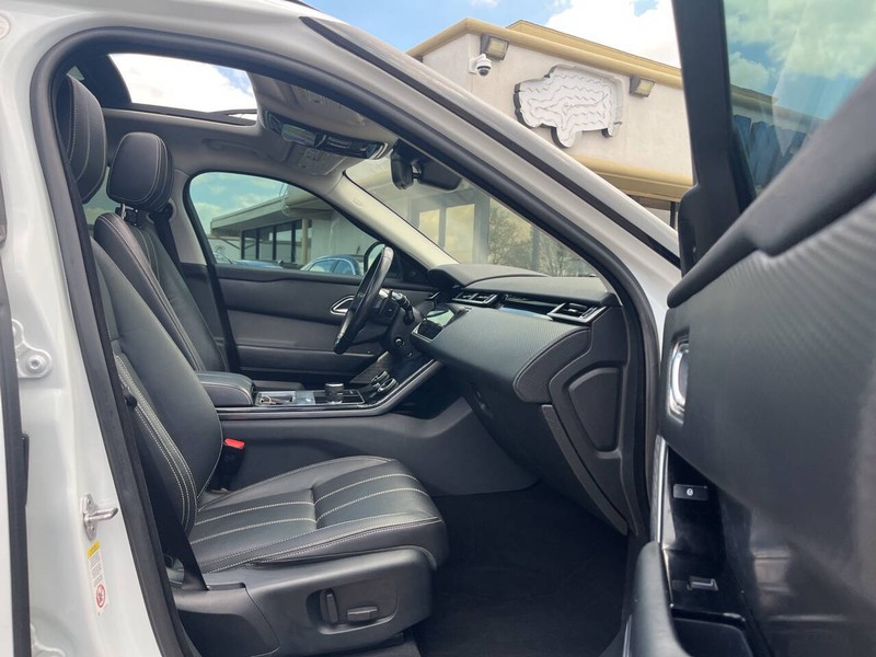 Land Rover Range Rover Velar Vehicle Image 11