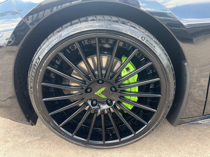 Chevrolet Corvette Vehicle Image 13