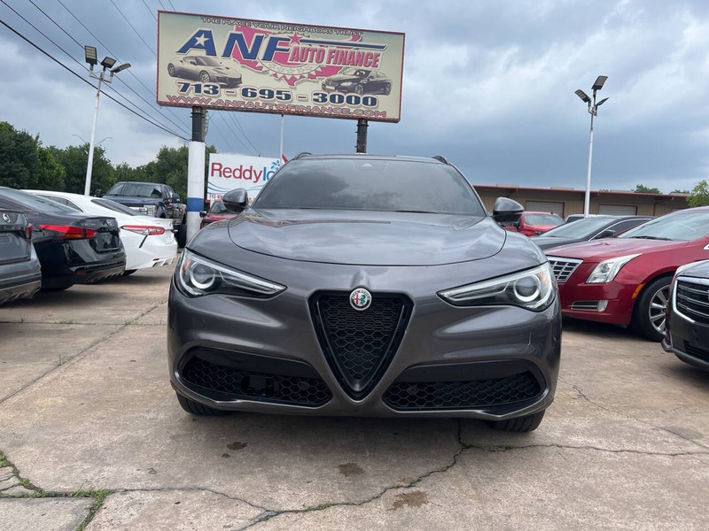 Alfa Romeo Stelvio Vehicle Image 02