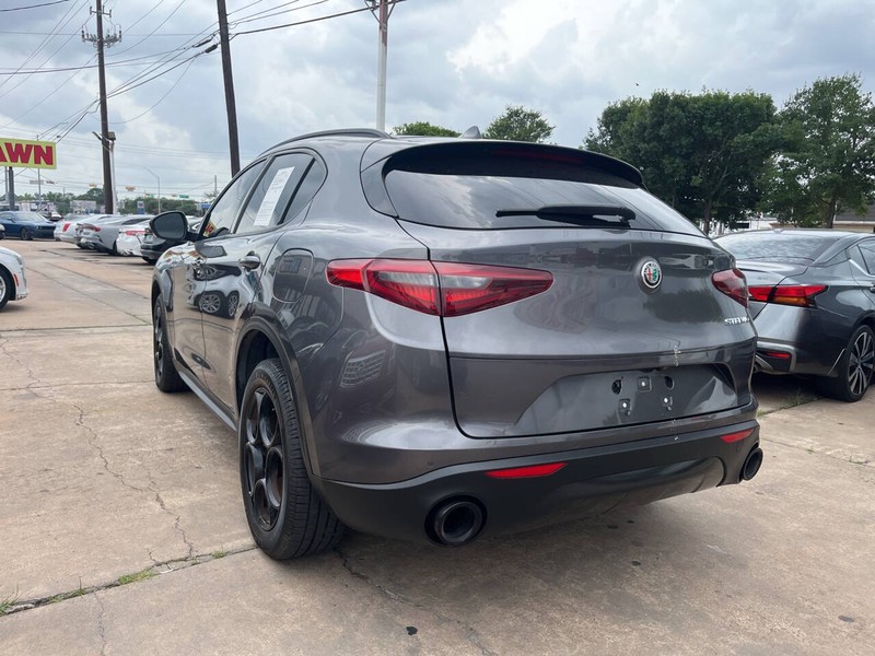 Alfa Romeo Stelvio Vehicle Image 03
