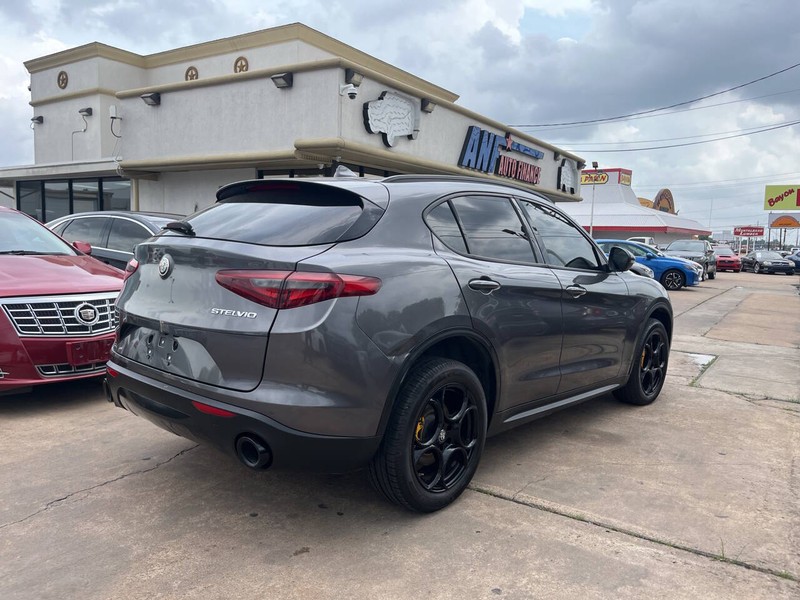Alfa Romeo Stelvio Vehicle Image 05