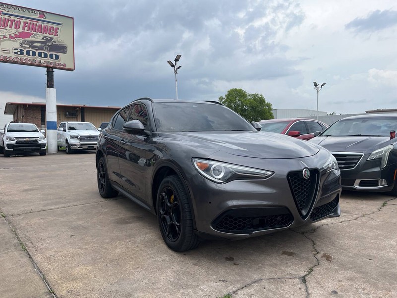 Alfa Romeo Stelvio Vehicle Image 06
