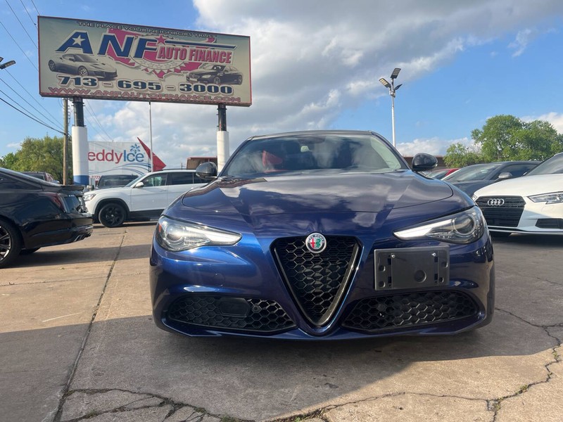 Alfa Romeo Giulia Vehicle Image 02