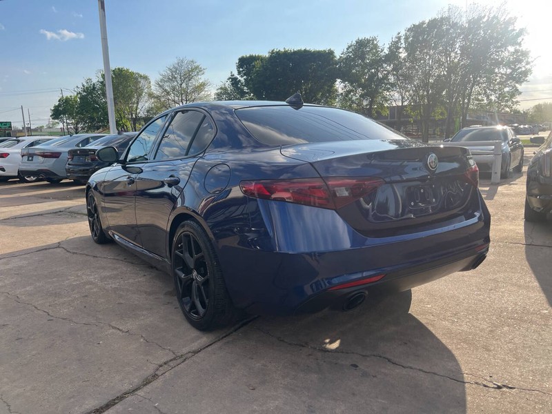 Alfa Romeo Giulia Vehicle Image 03