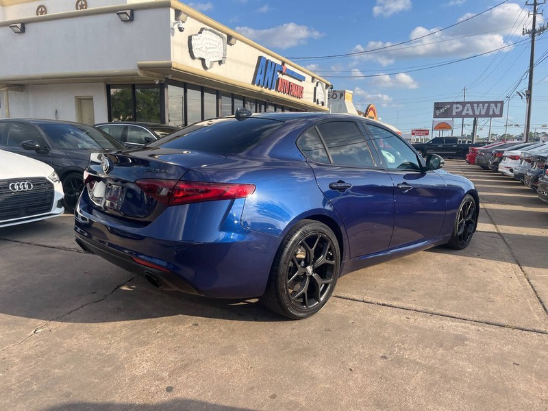 Alfa Romeo Giulia Vehicle Image 05