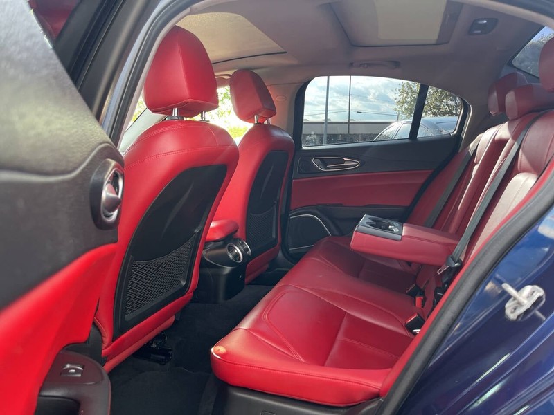 Alfa Romeo Giulia Vehicle Image 08