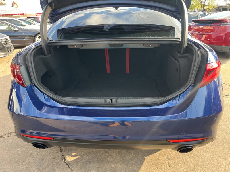 Alfa Romeo Giulia Vehicle Image 09