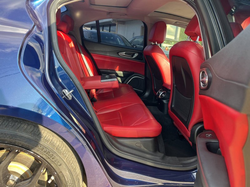 Alfa Romeo Giulia Vehicle Image 10