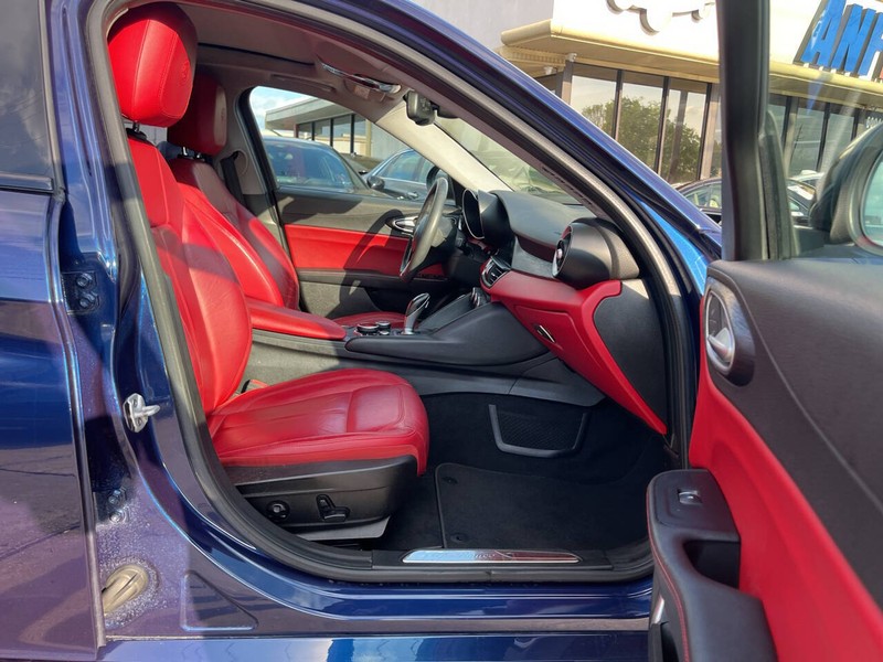 Alfa Romeo Giulia Vehicle Image 11