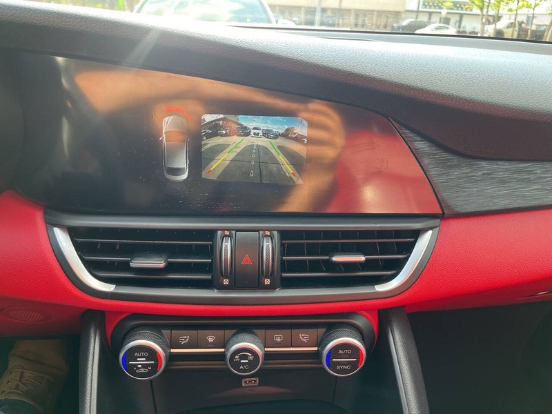 Alfa Romeo Giulia Vehicle Image 12