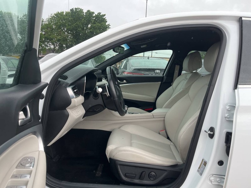 Genesis G70 Vehicle Image 07