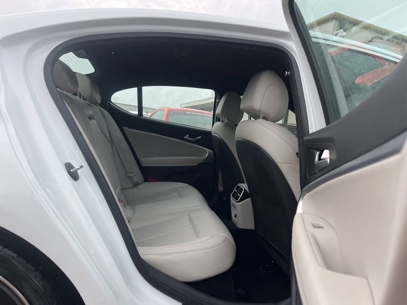 Genesis G70 Vehicle Image 10