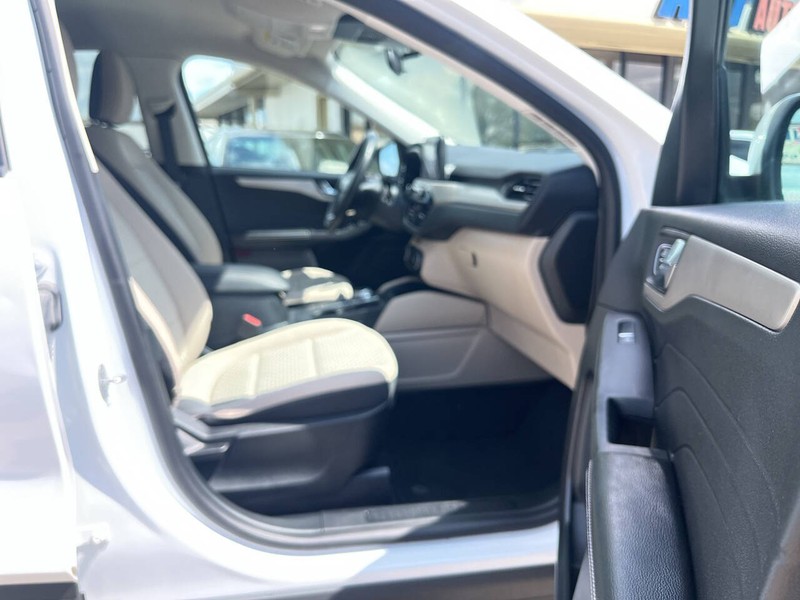 Ford Escape Vehicle Image 11