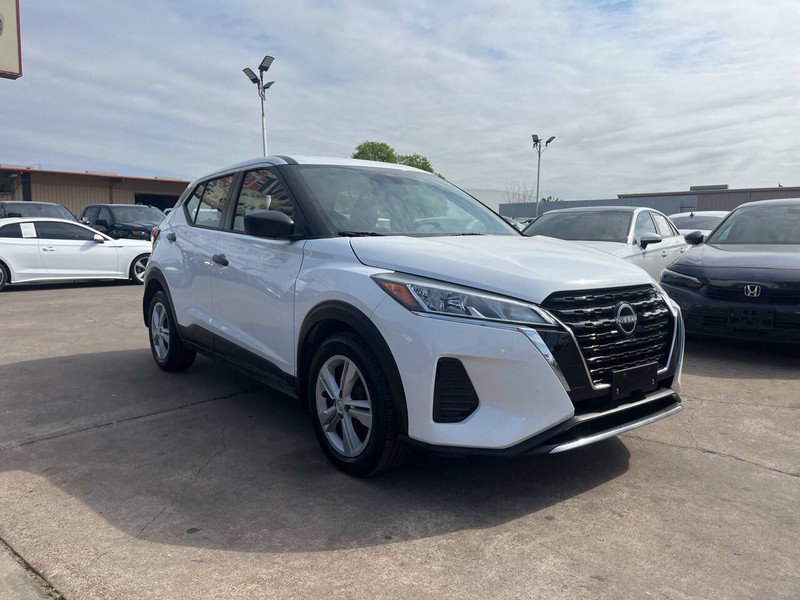 Nissan Kicks Vehicle Image 05