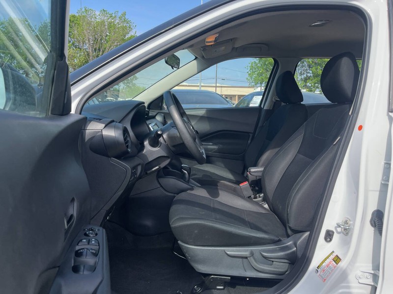 Nissan Kicks Vehicle Image 07