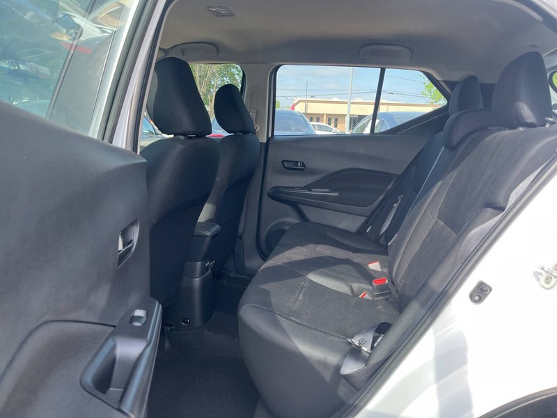 Nissan Kicks Vehicle Image 08