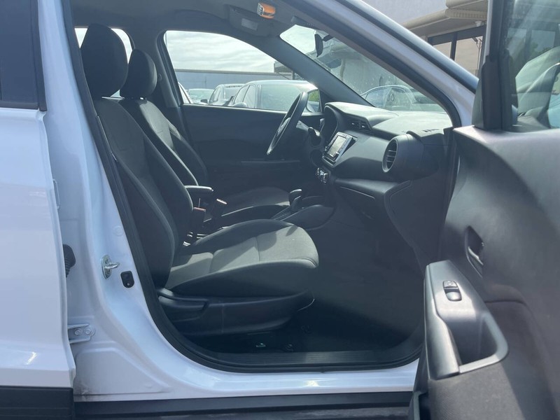 Nissan Kicks Vehicle Image 11