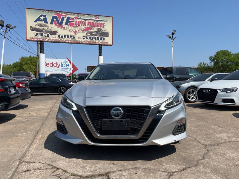 Nissan Altima Vehicle Image 02