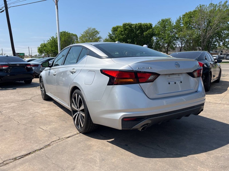 Nissan Altima Vehicle Image 03