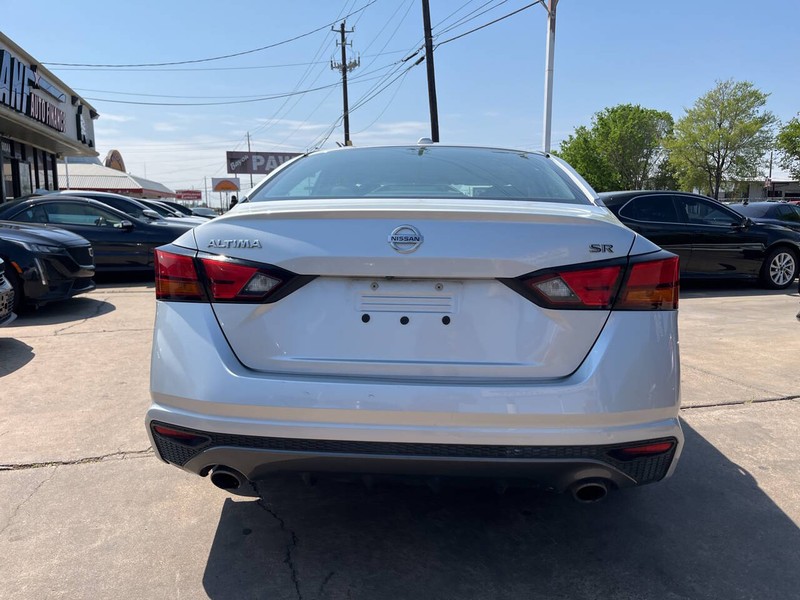 Nissan Altima Vehicle Image 04