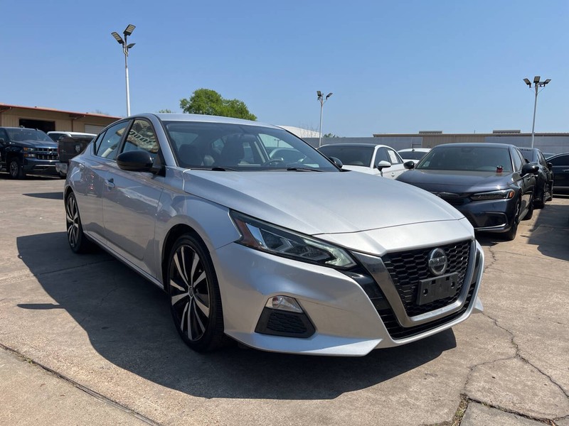 Nissan Altima Vehicle Image 06