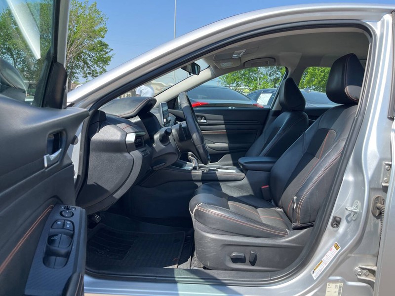 Nissan Altima Vehicle Image 07