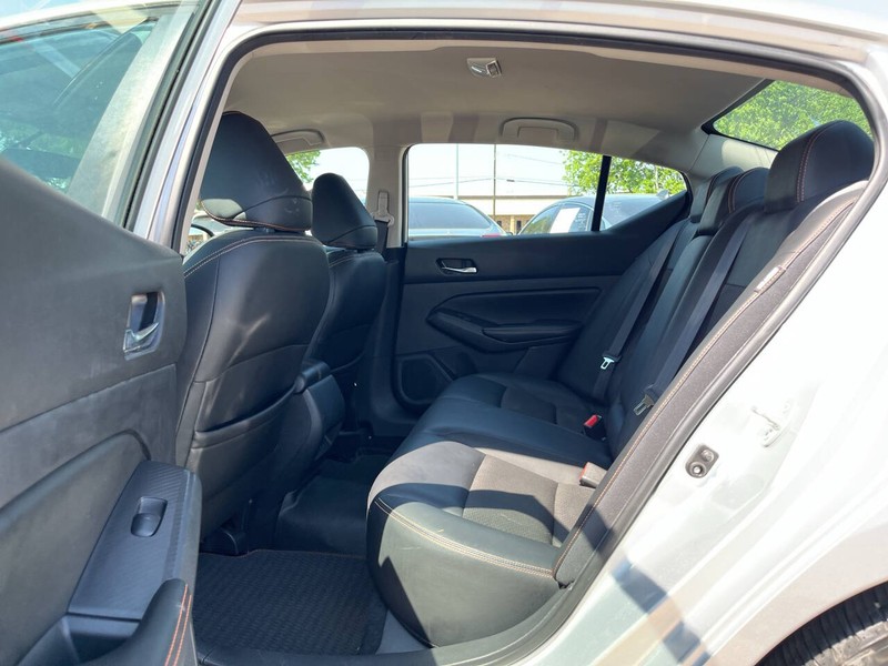 Nissan Altima Vehicle Image 08