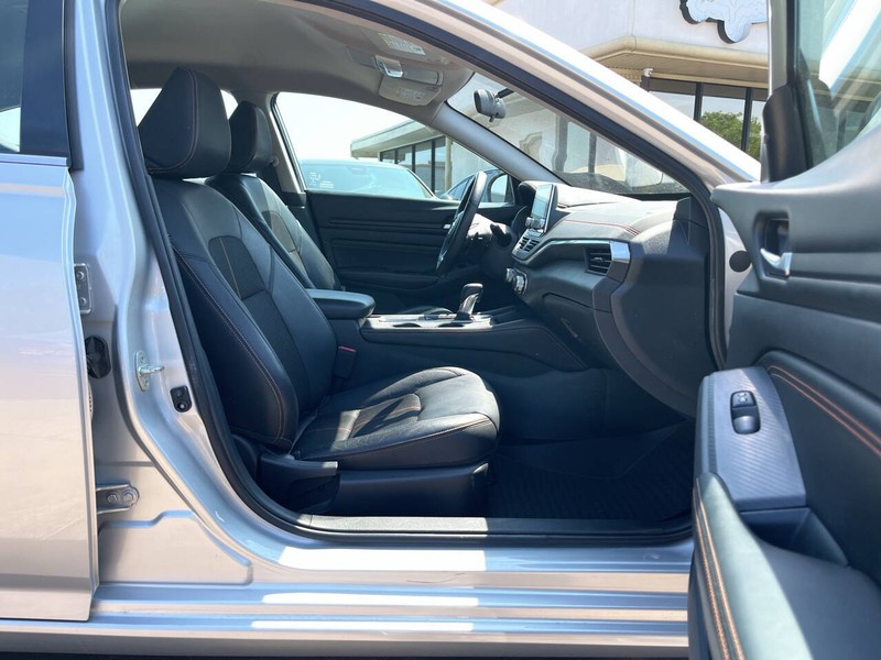 Nissan Altima Vehicle Image 11