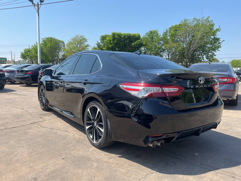 Toyota Camry Vehicle Image 03