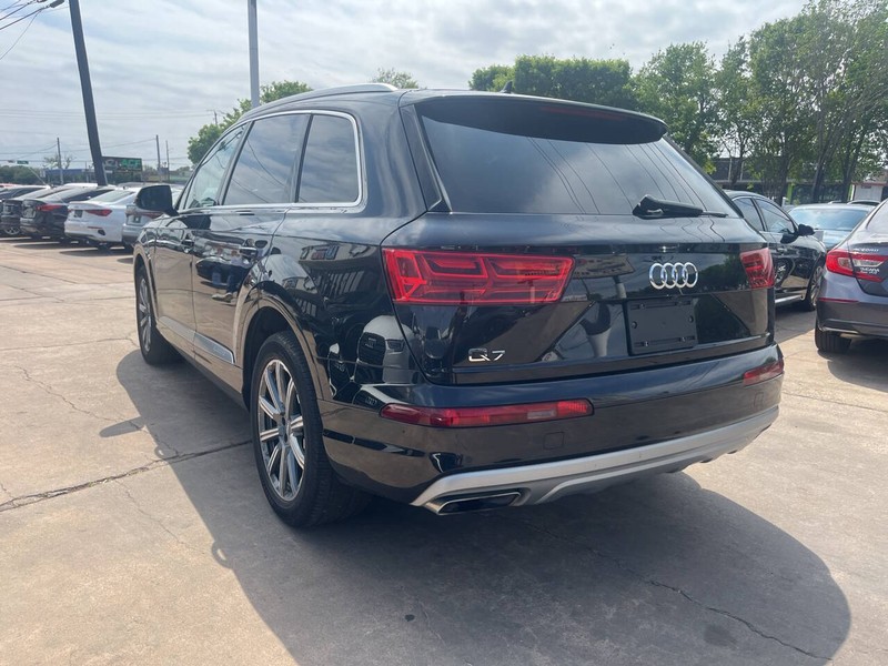 Audi Q7 Vehicle Image 03