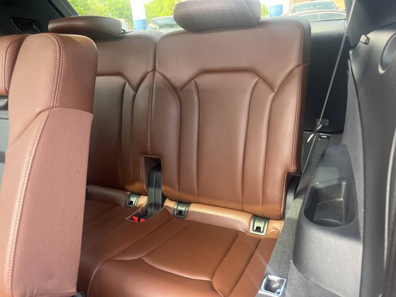 Audi Q7 Vehicle Image 09