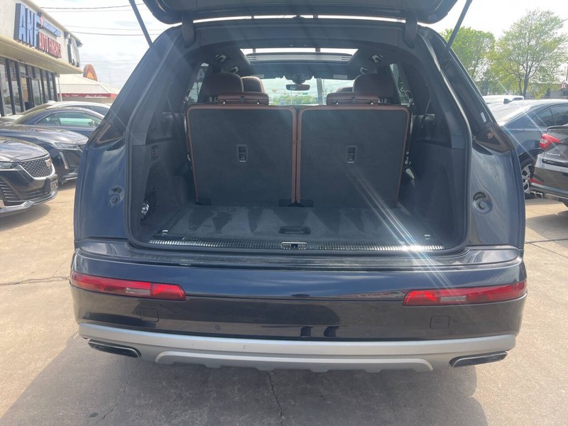 Audi Q7 Vehicle Image 10