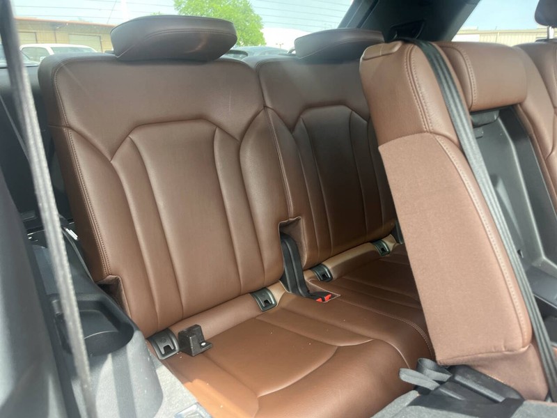 Audi Q7 Vehicle Image 12