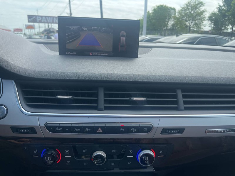 Audi Q7 Vehicle Image 14