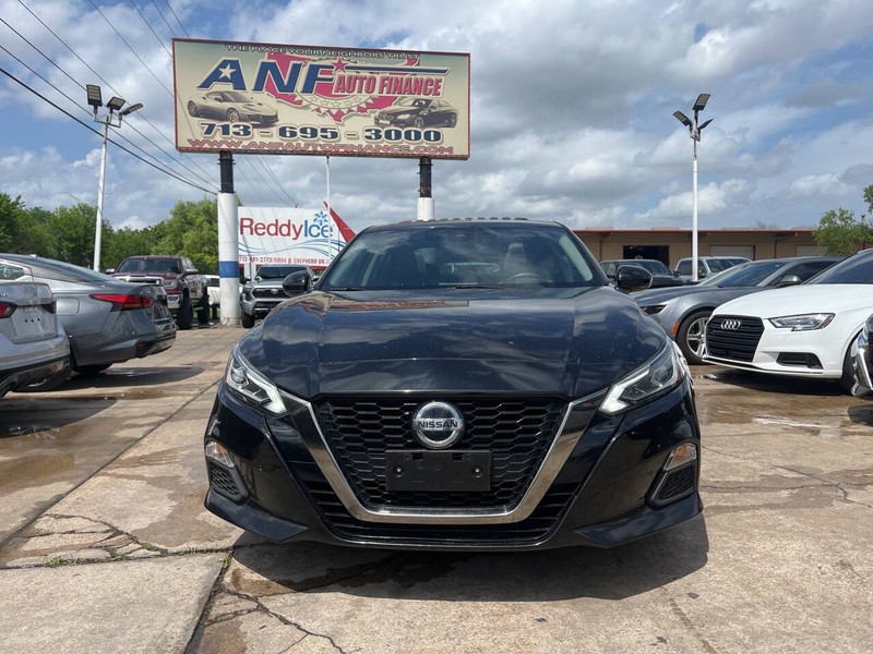 Nissan Altima Vehicle Image 02