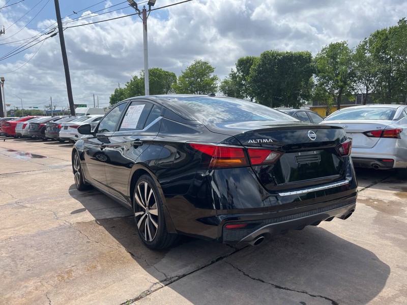 Nissan Altima Vehicle Image 03