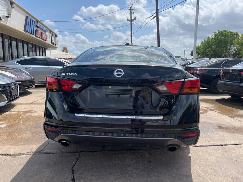 Nissan Altima Vehicle Image 04