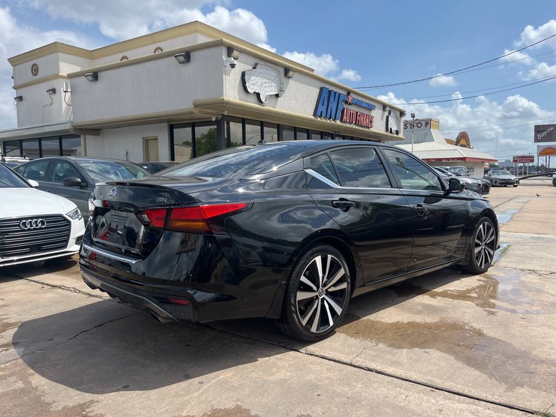 Nissan Altima Vehicle Image 05